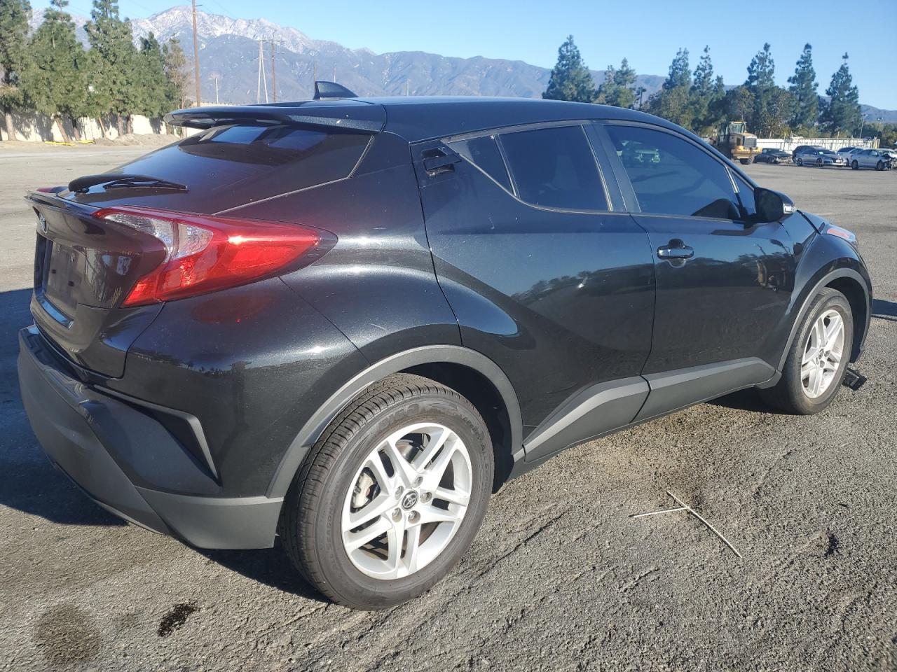 2021 TOYOTA C-HR XLE - Фото 3