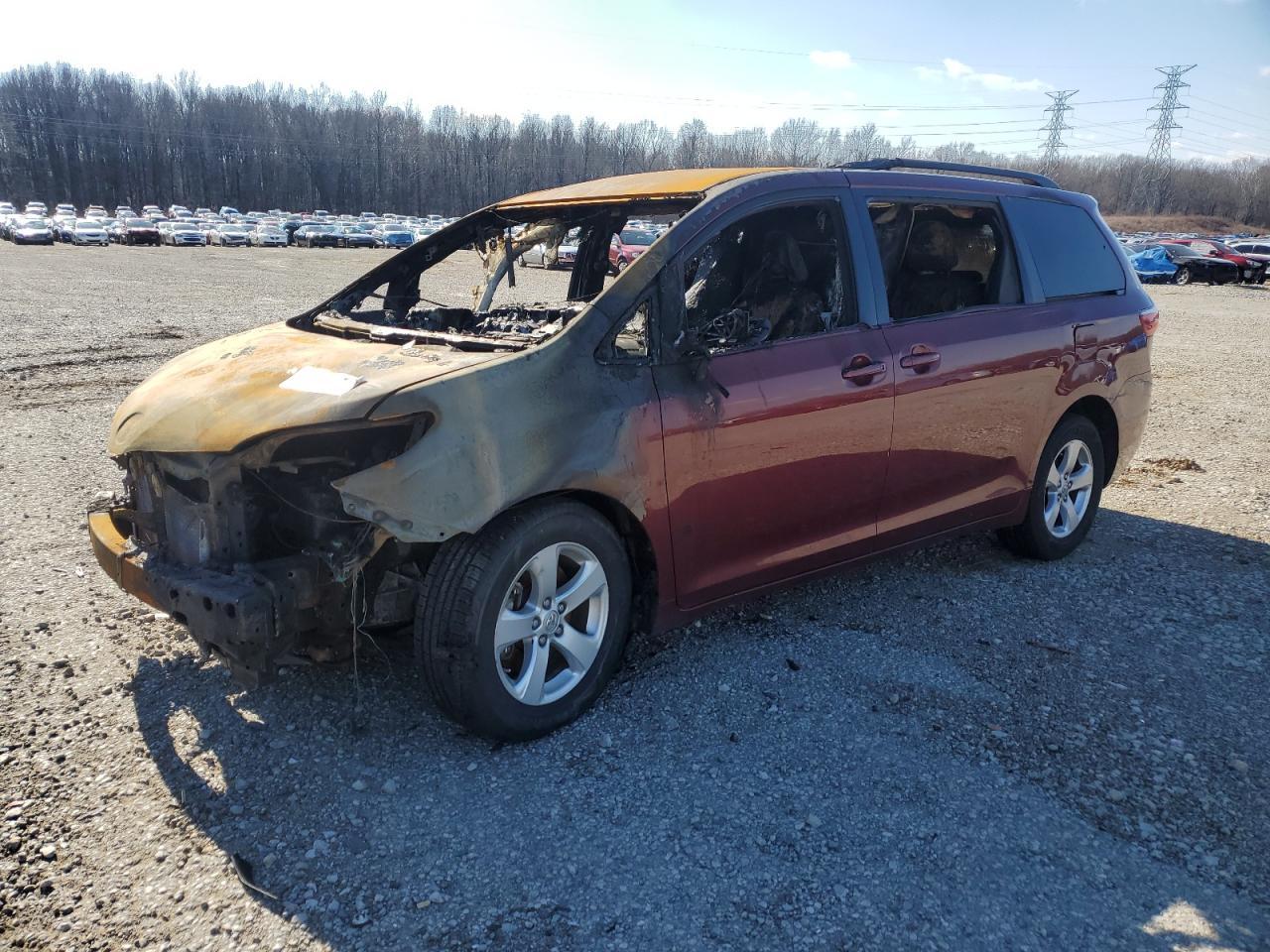 2015 TOYOTA SIENNA LE