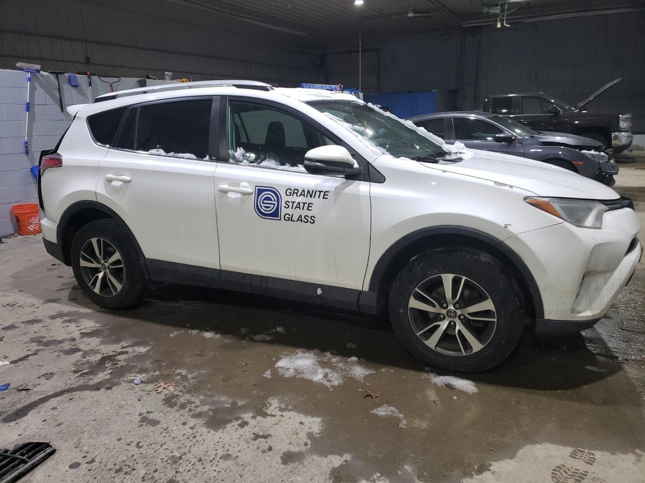 2016 TOYOTA RAV4 XLE - Image 4