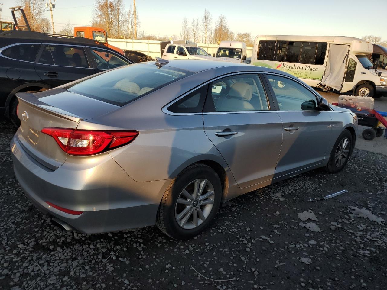 2017 HYUNDAI SONATA SE - Image 3