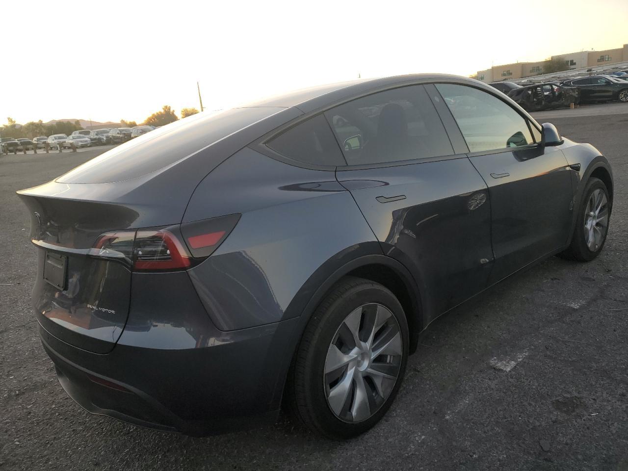 2023 TESLA MODEL Y - Фото 3