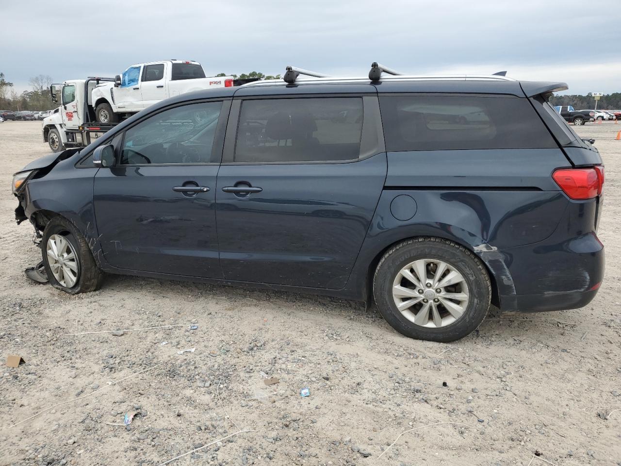 2016 KIA SEDONA LX - Фото 2