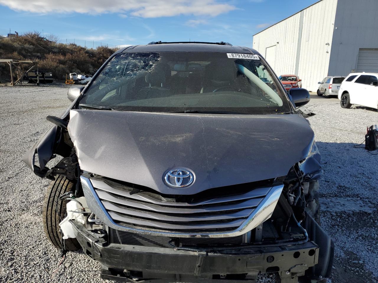2015 TOYOTA SIENNA XLE - Фото 5