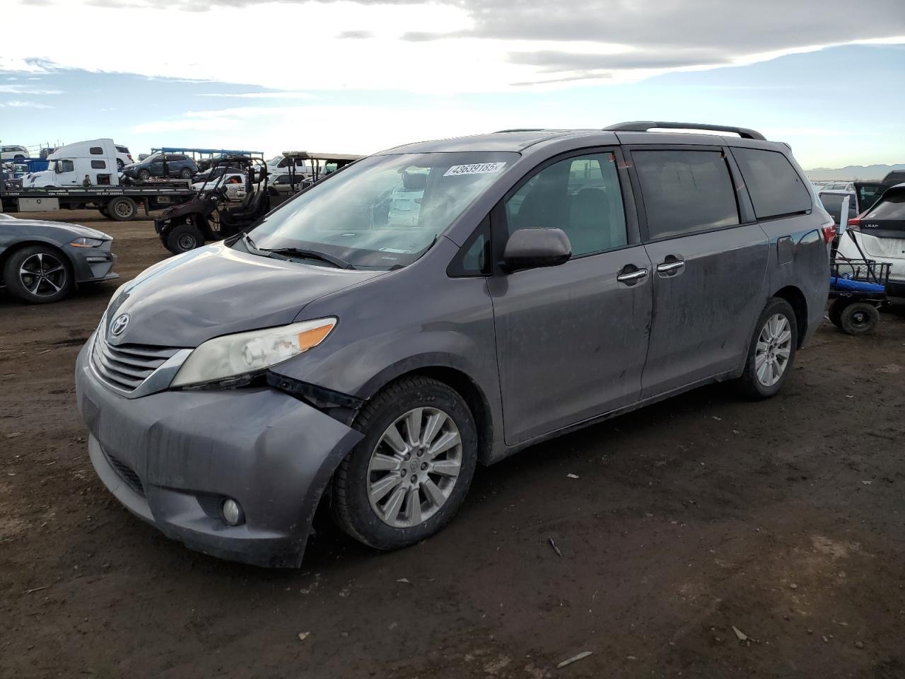 2015 TOYOTA SIENNA XLE