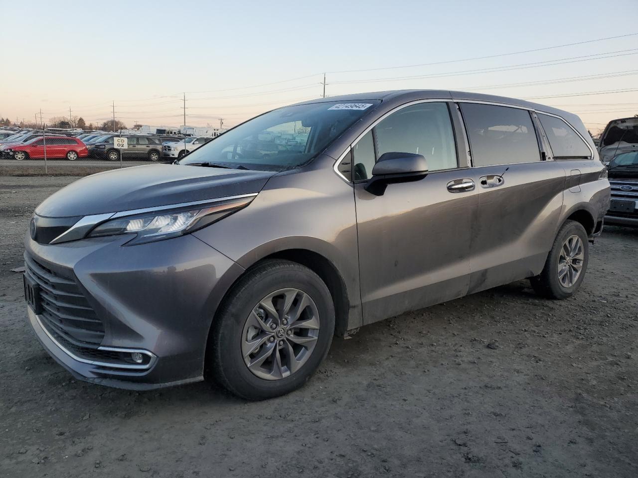 2023 TOYOTA SIENNA XLE