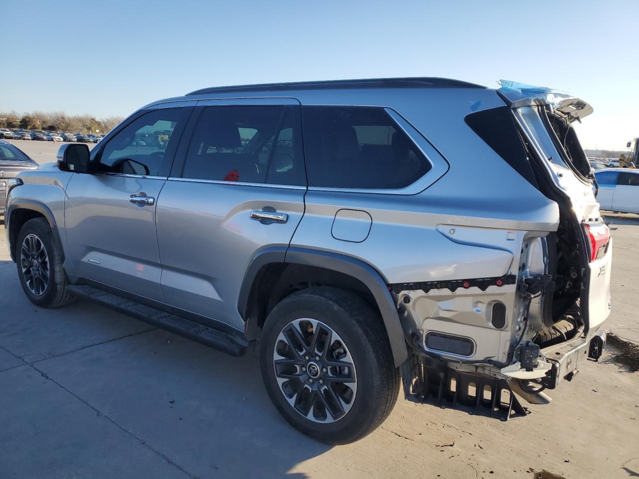 2023 TOYOTA SEQUOIA SR - Фото 2