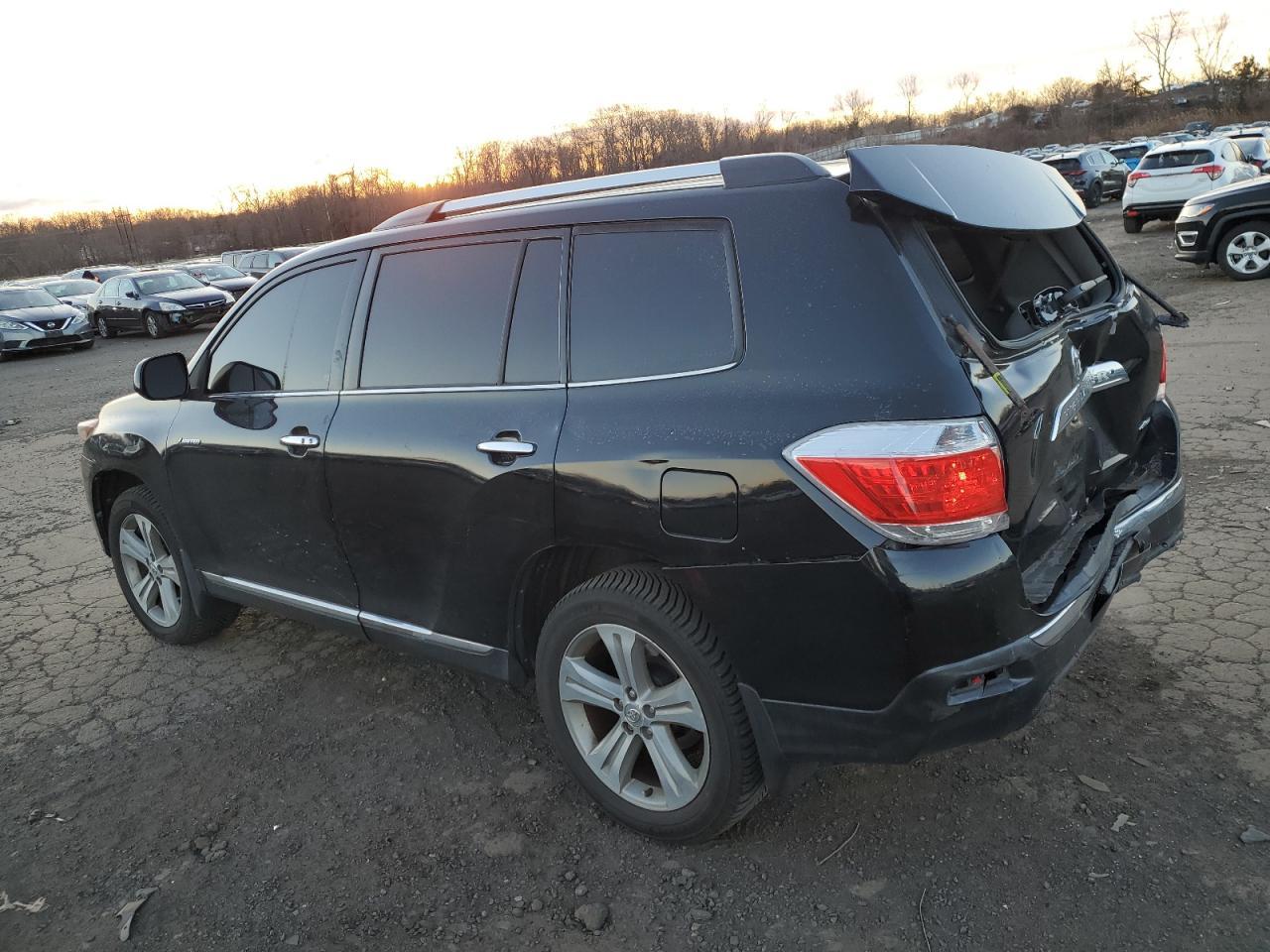 2012 TOYOTA HIGHLANDER - Image 2