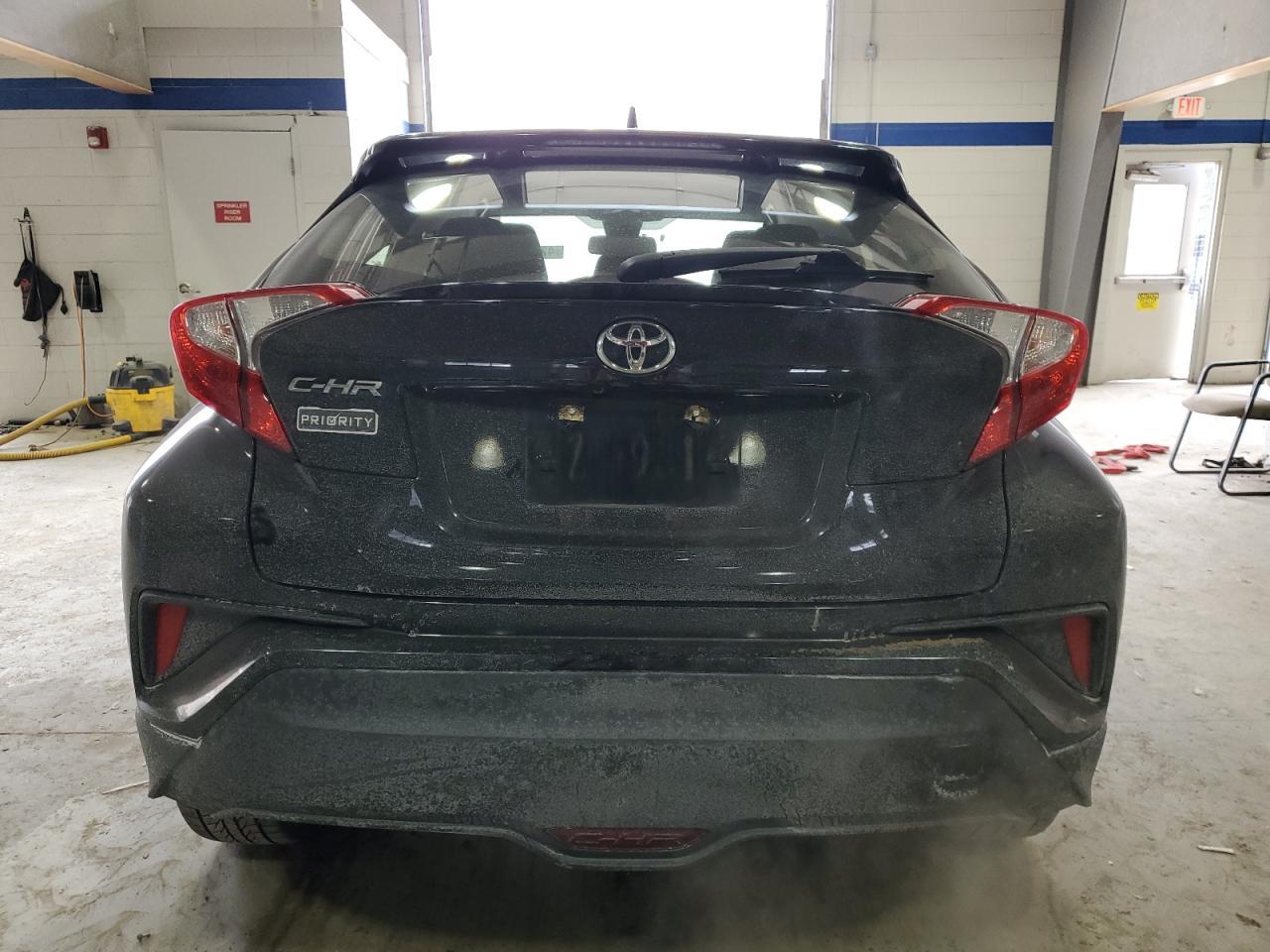 2018 TOYOTA C-HR XLE - Image 6