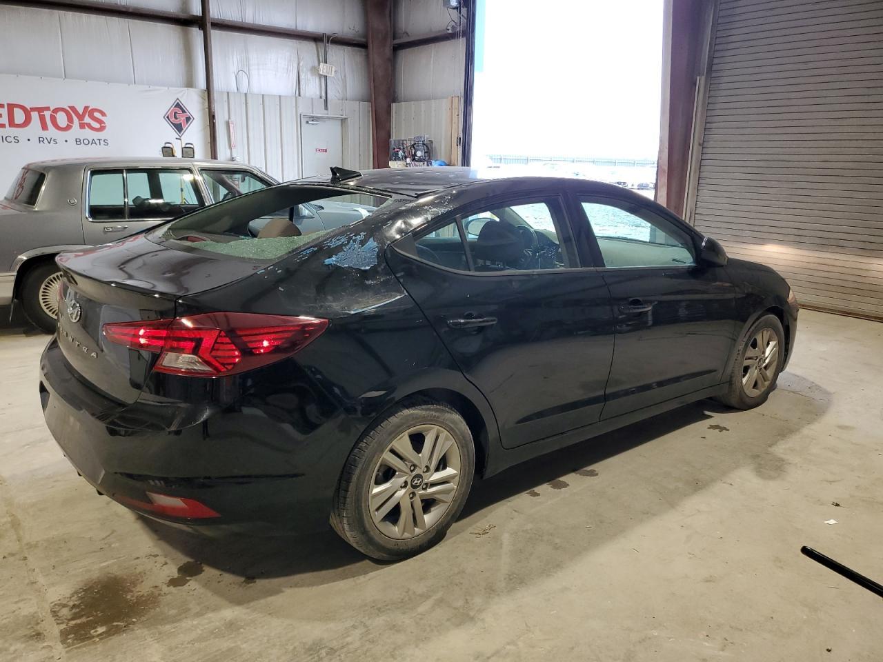 2019 HYUNDAI ELANTRA SE - Фото 3