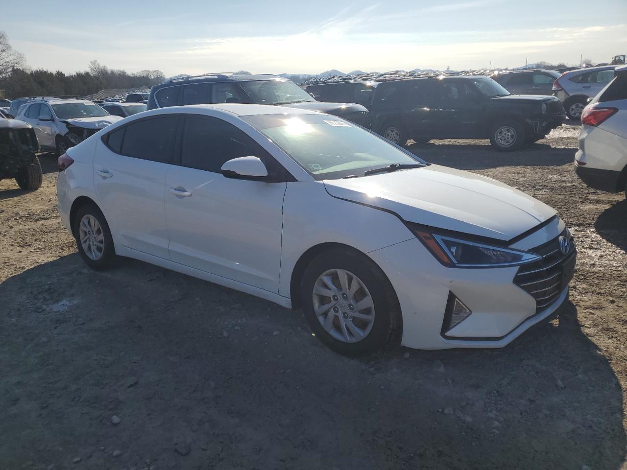 2019 HYUNDAI ELANTRA SE - Фото 4