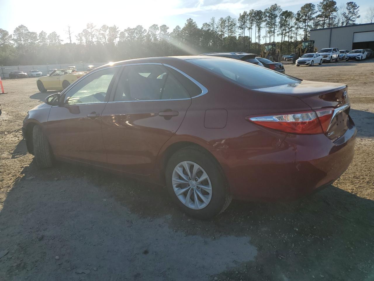 2016 TOYOTA CAMRY LE - Фото 2
