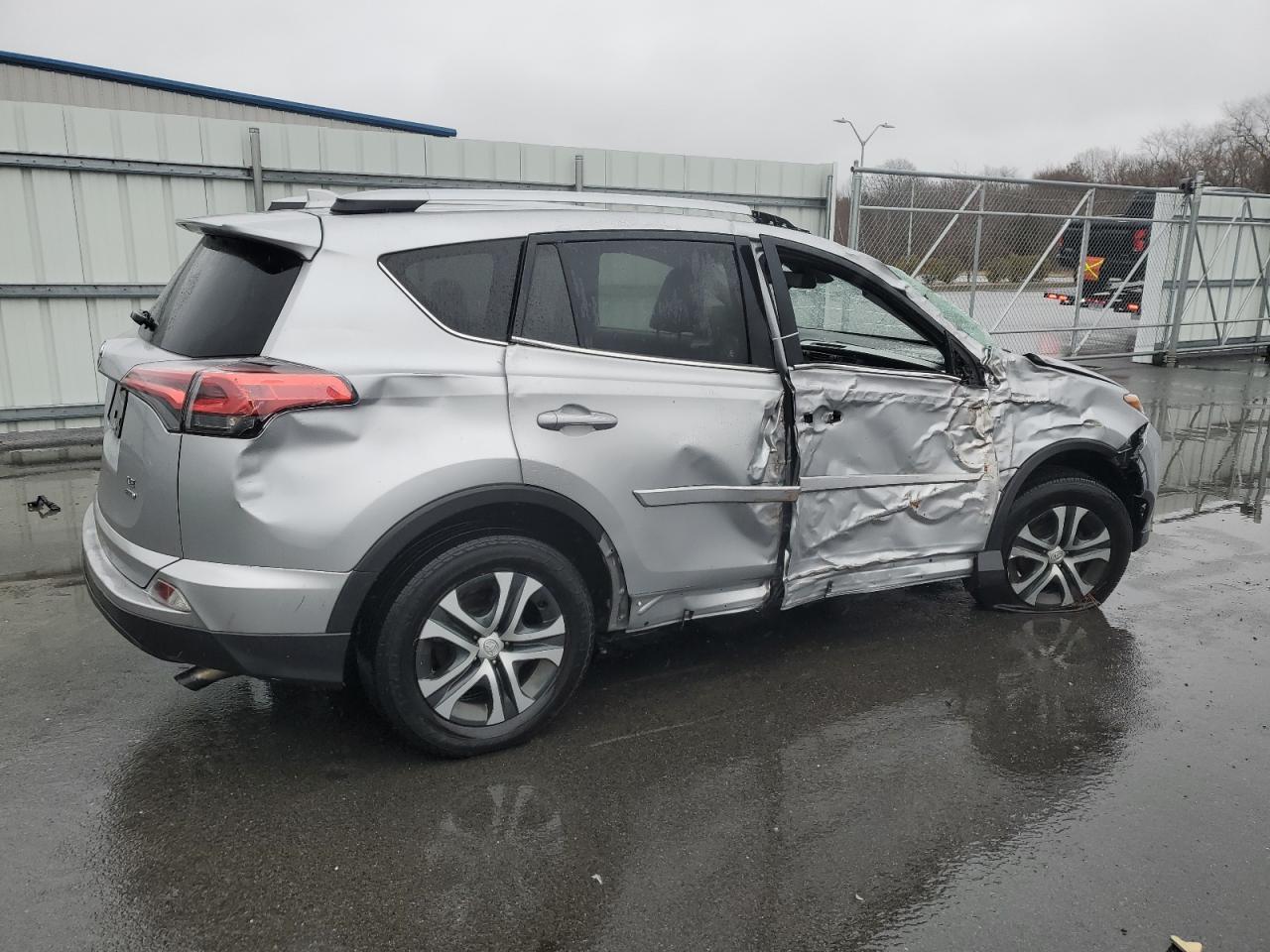 2018 TOYOTA RAV4 LE - Image 3