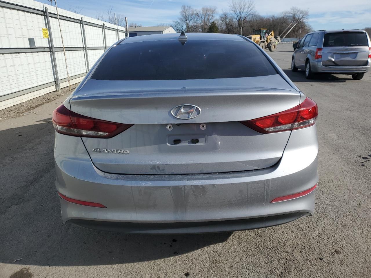 2017 HYUNDAI ELANTRA SE - Image 6