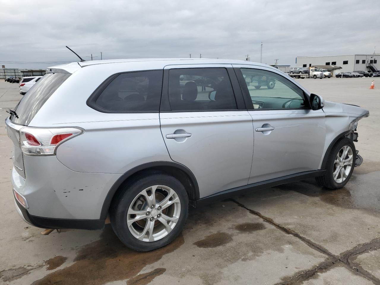 2015 MITSUBISHI OUTLANDER - Фото 3