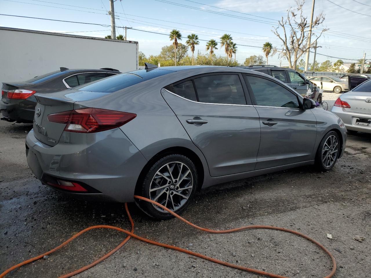 2019 HYUNDAI ELANTRA SE - Фото 3