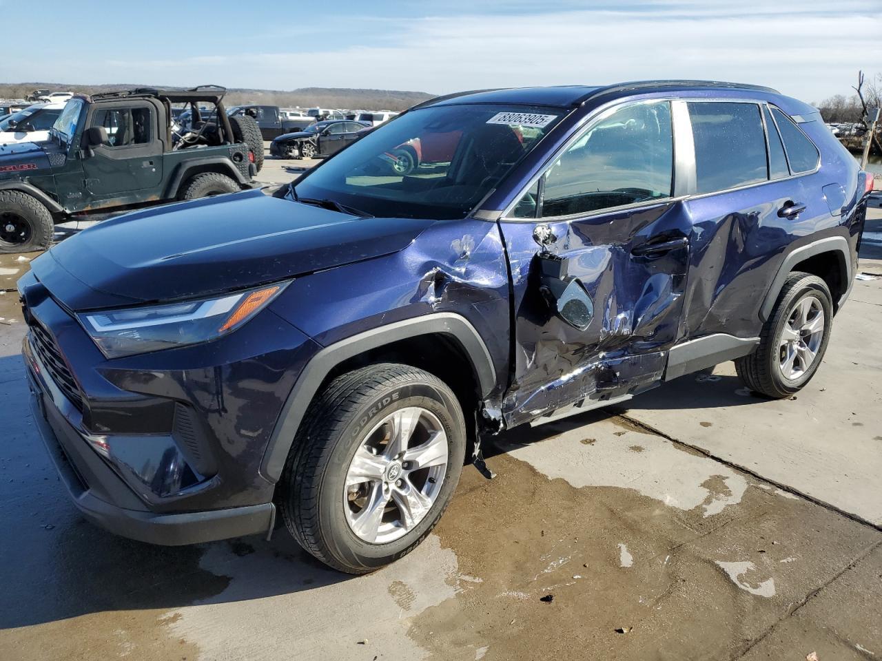 2022 TOYOTA RAV4 XLE