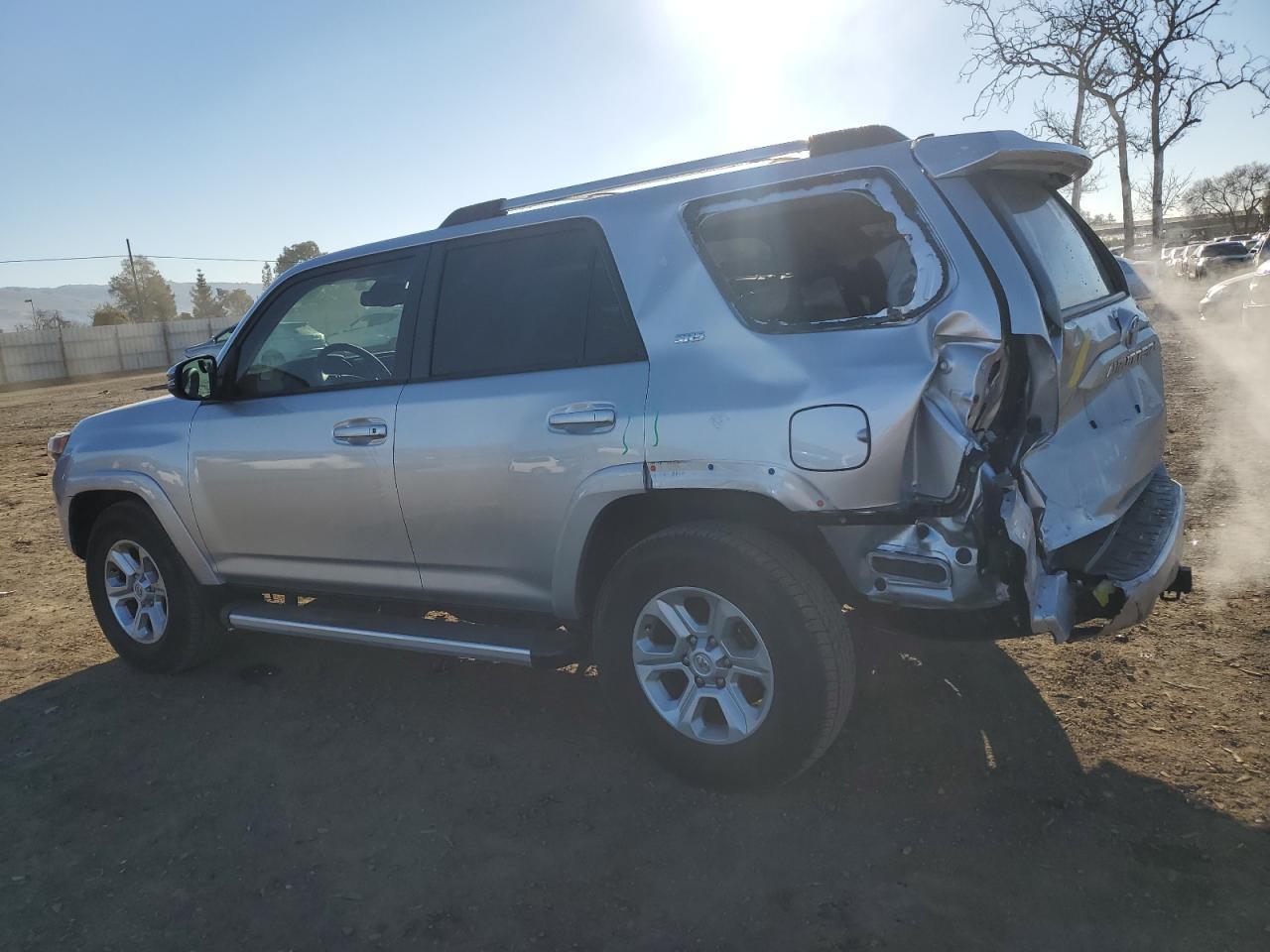 2022 TOYOTA 4RUNNER SR - Фото 2