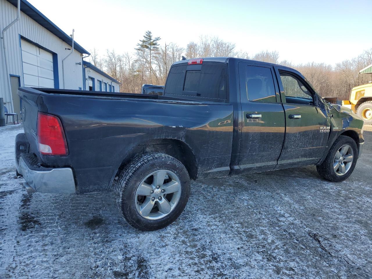 2017 RAM 1500 SLT - Image 3