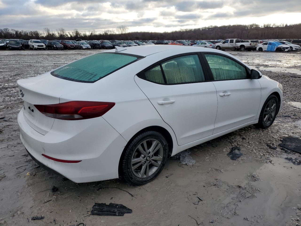 2018 HYUNDAI ELANTRA SE - Фото 3