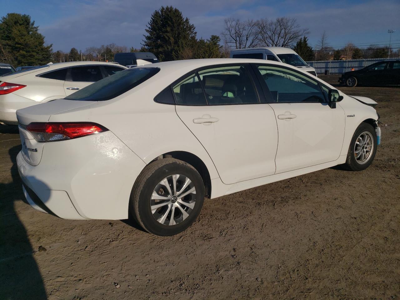 2021 TOYOTA COROLLA LE - Фото 3