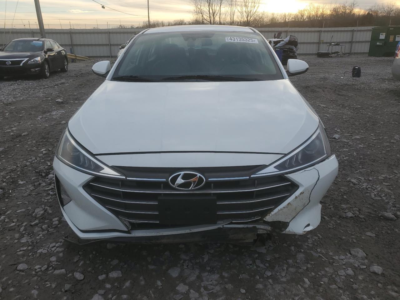 2019 HYUNDAI ELANTRA SE - Фото 5
