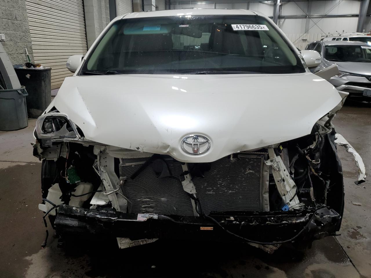 2015 TOYOTA SIENNA XLE - Image 5