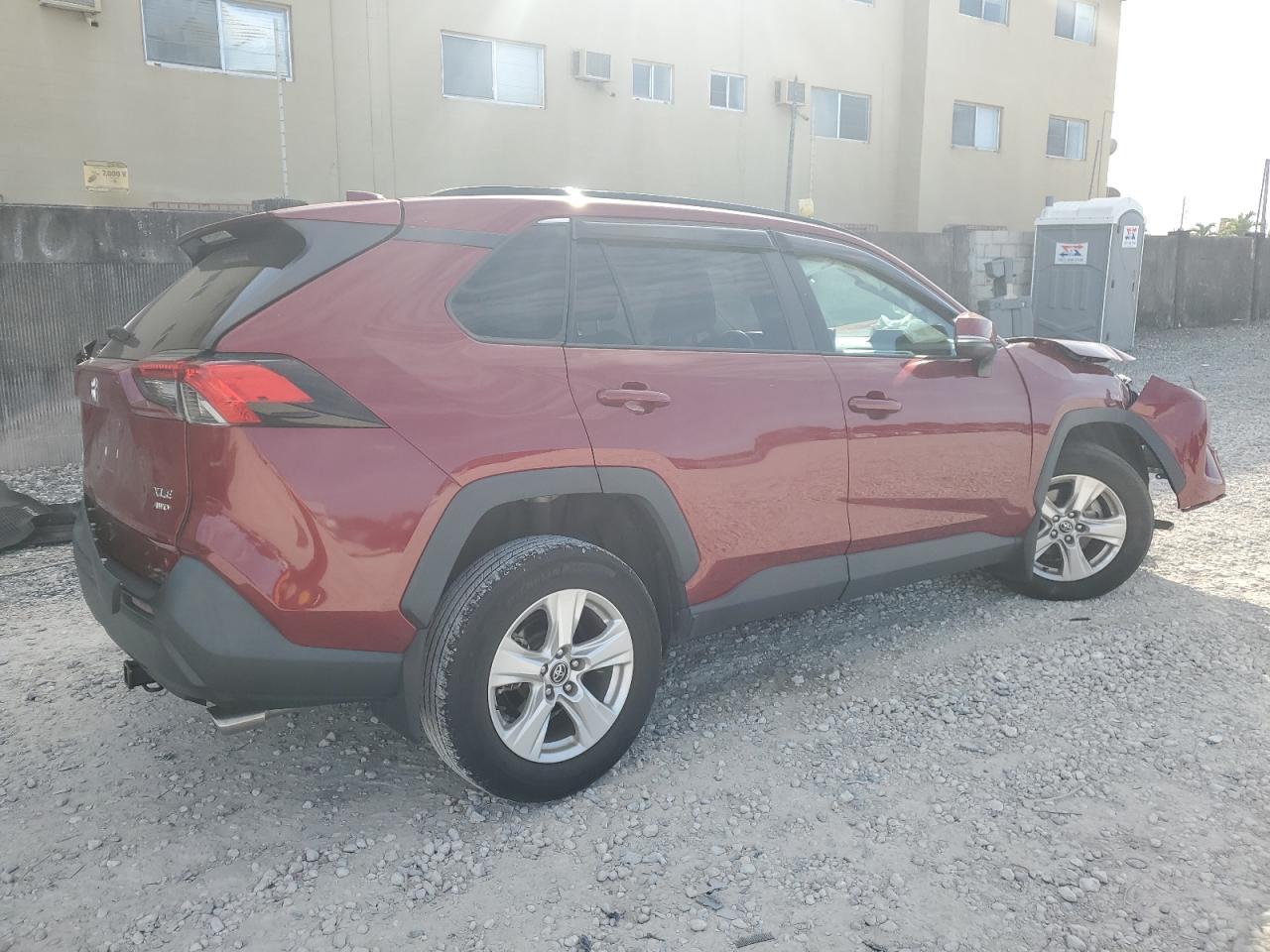 2020 TOYOTA RAV4 XLE - Image 3