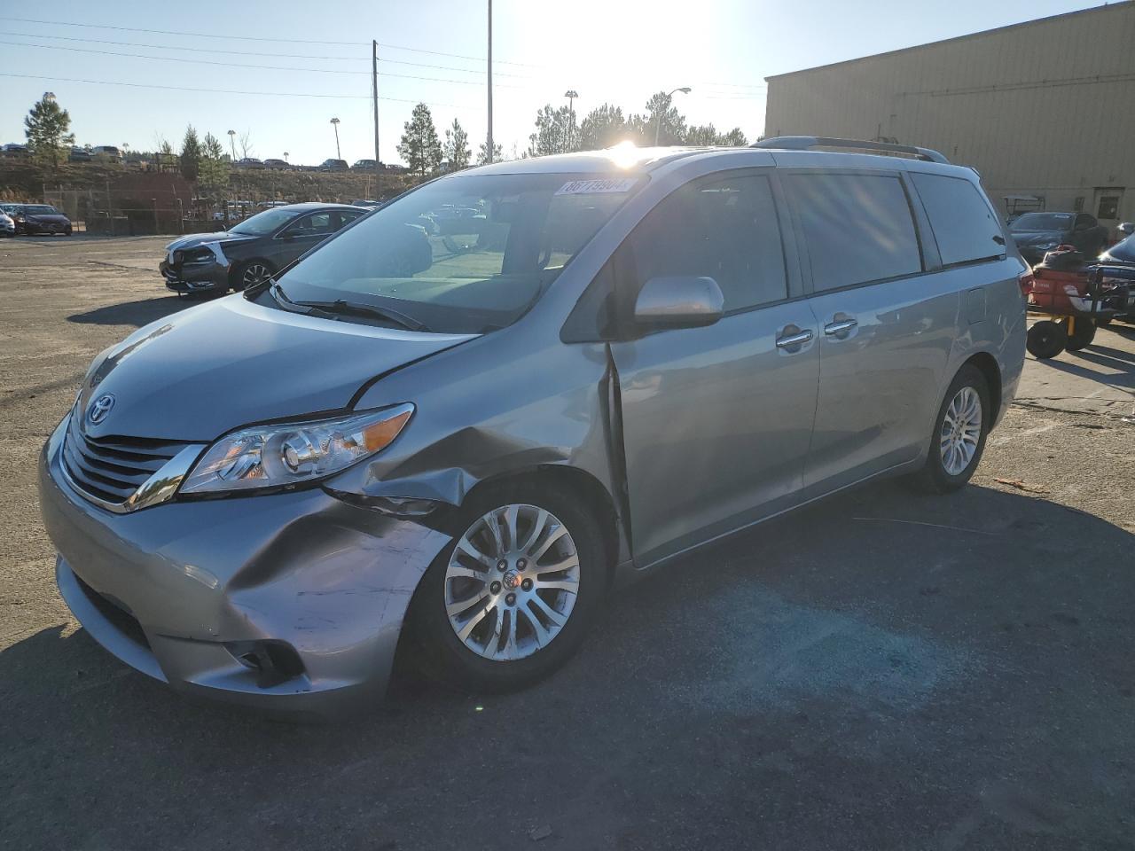 2015 TOYOTA SIENNA XLE