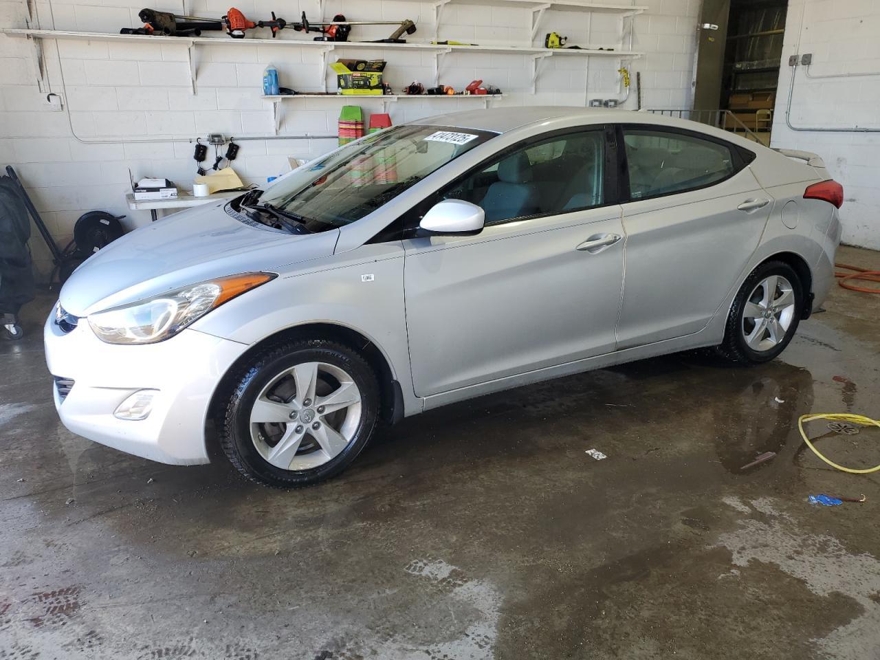 2013 HYUNDAI ELANTRA GL