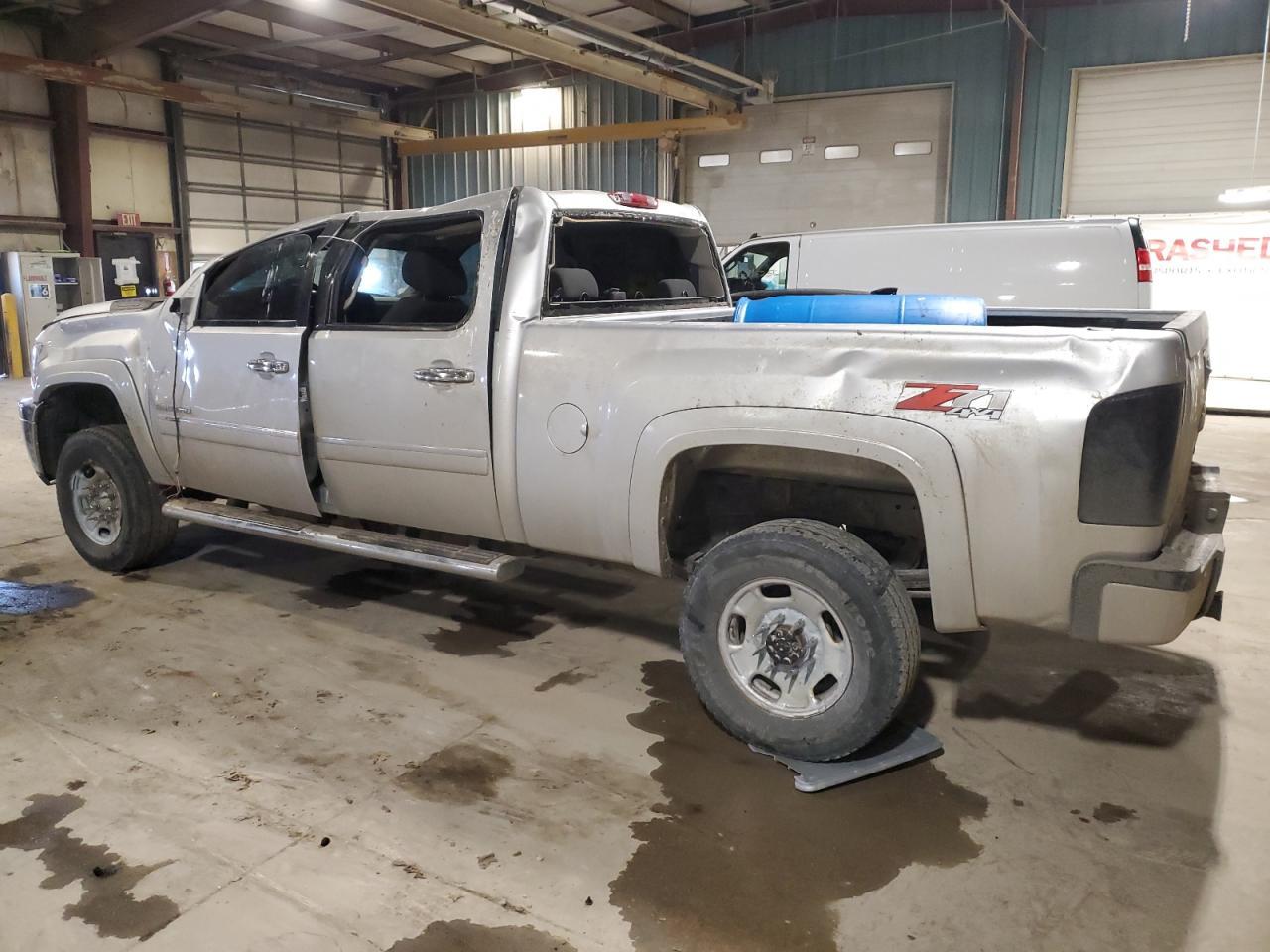2013 CHEVROLET SILVERADO - Image 2