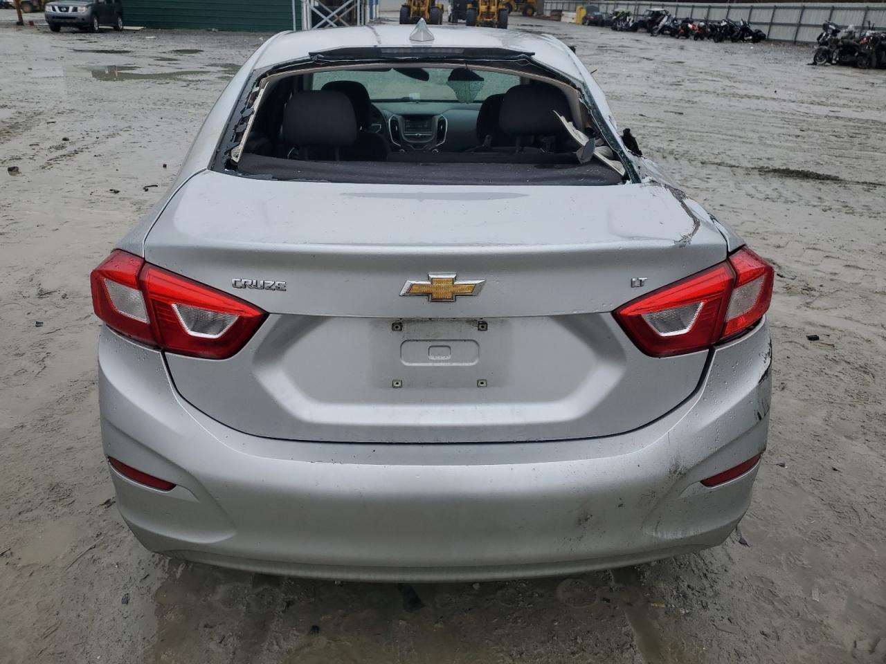 2017 CHEVROLET CRUZE LT - Image 6