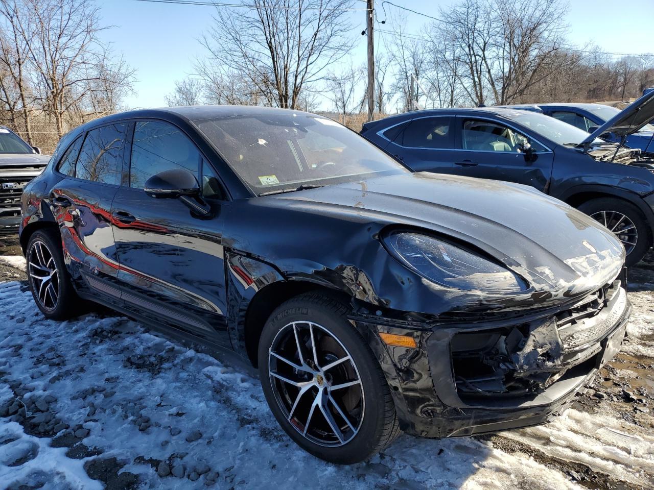 2023 PORSCHE MACAN BASE - Image 4