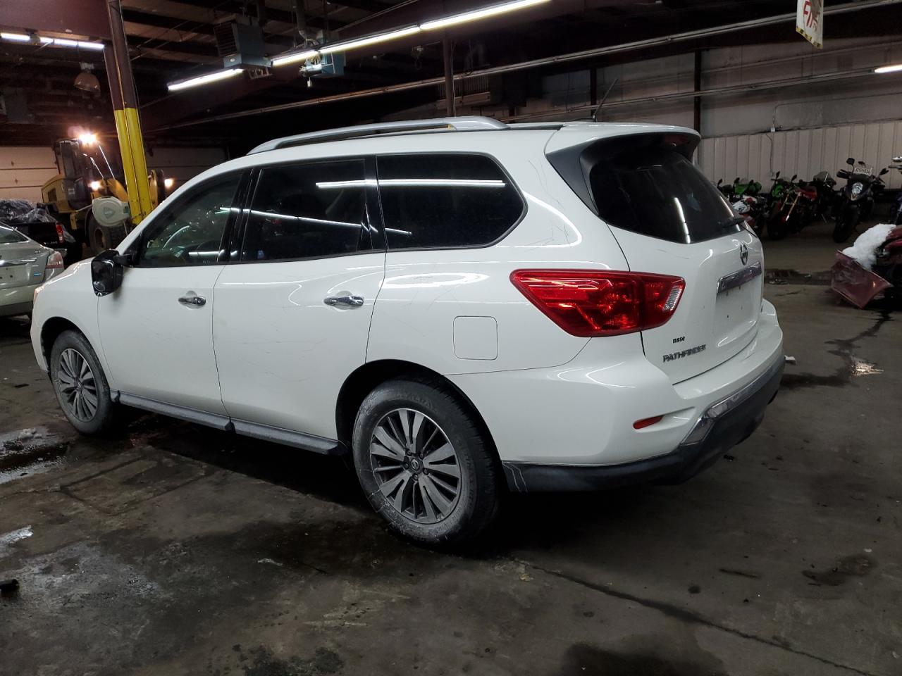 2017 NISSAN PATHFINDER - Фото 2