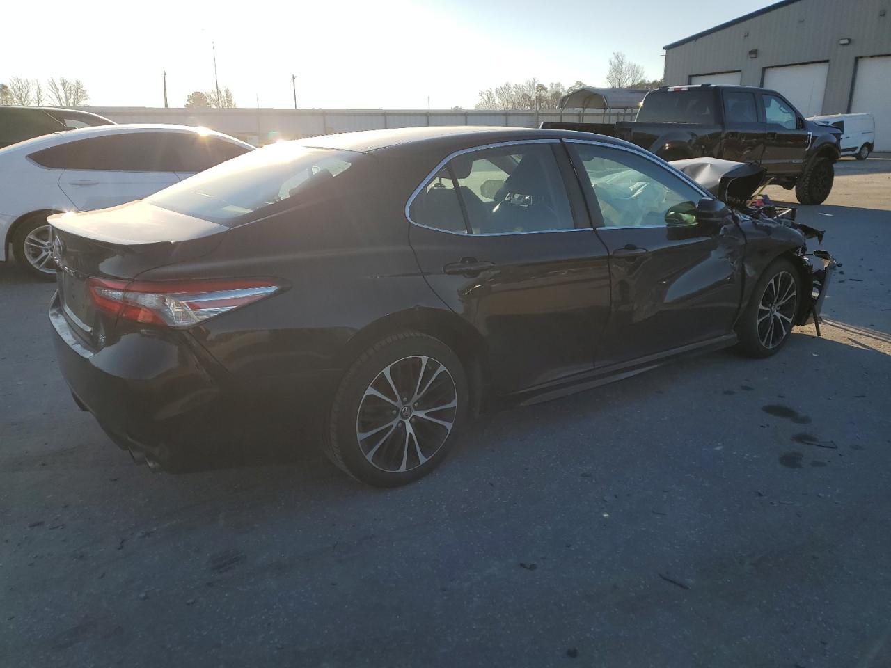 2018 TOYOTA CAMRY L - Фото 3