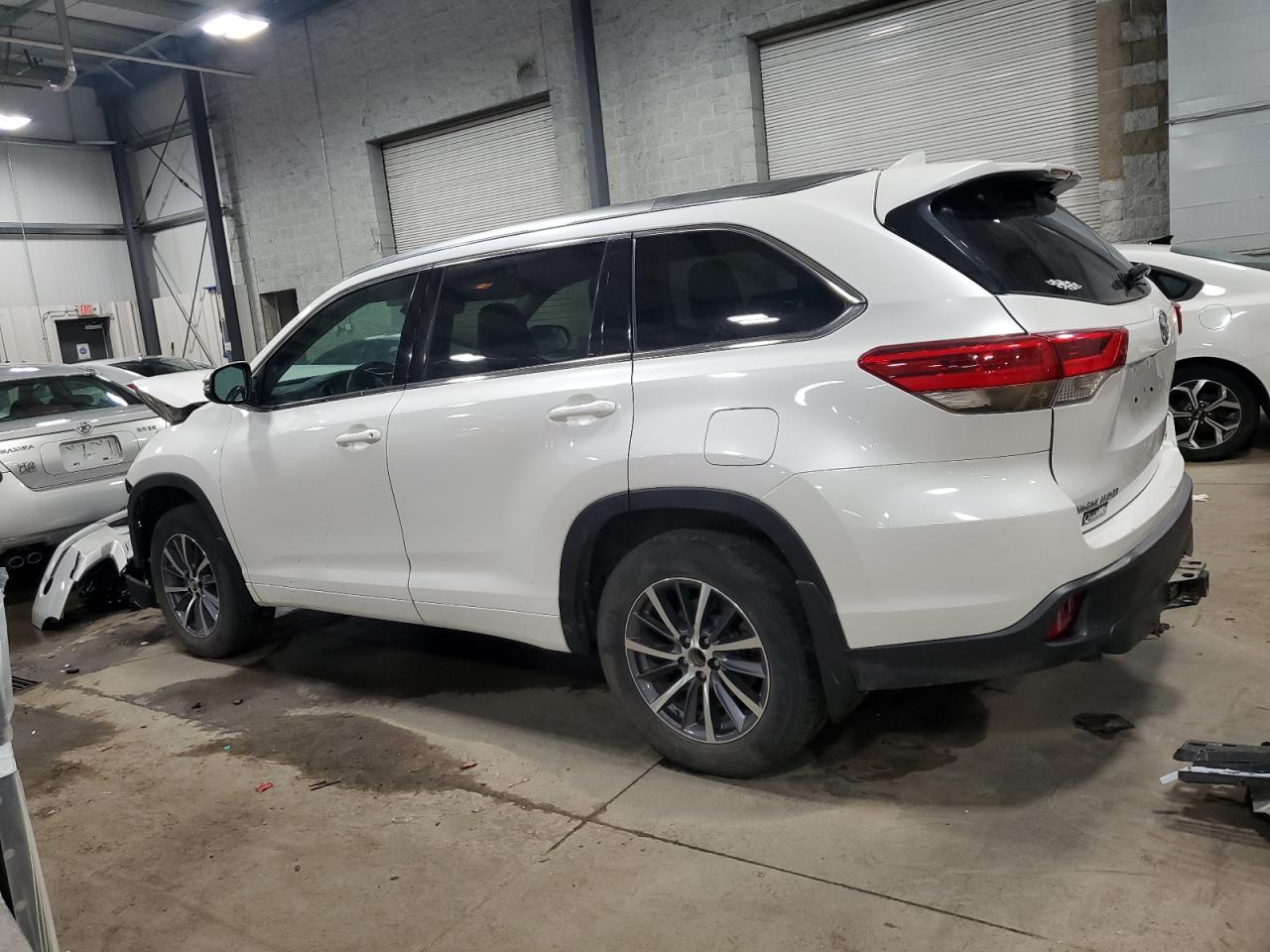 2018 TOYOTA HIGHLANDER - Фото 2