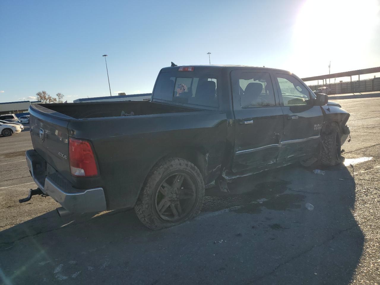 2015 RAM 1500 SLT - Image 3
