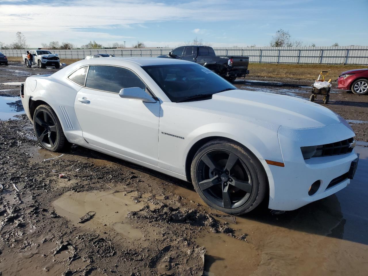 2011 CHEVROLET CAMARO LT - Image 4