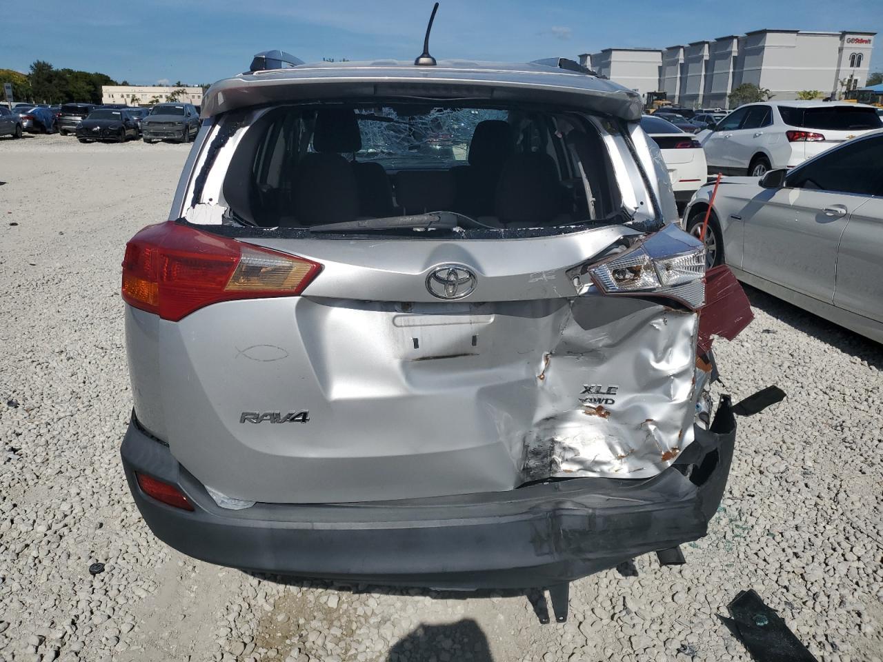 2015 TOYOTA RAV4 XLE - Image 6