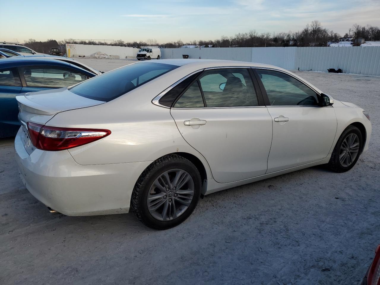 2015 TOYOTA CAMRY LE - Фото 3
