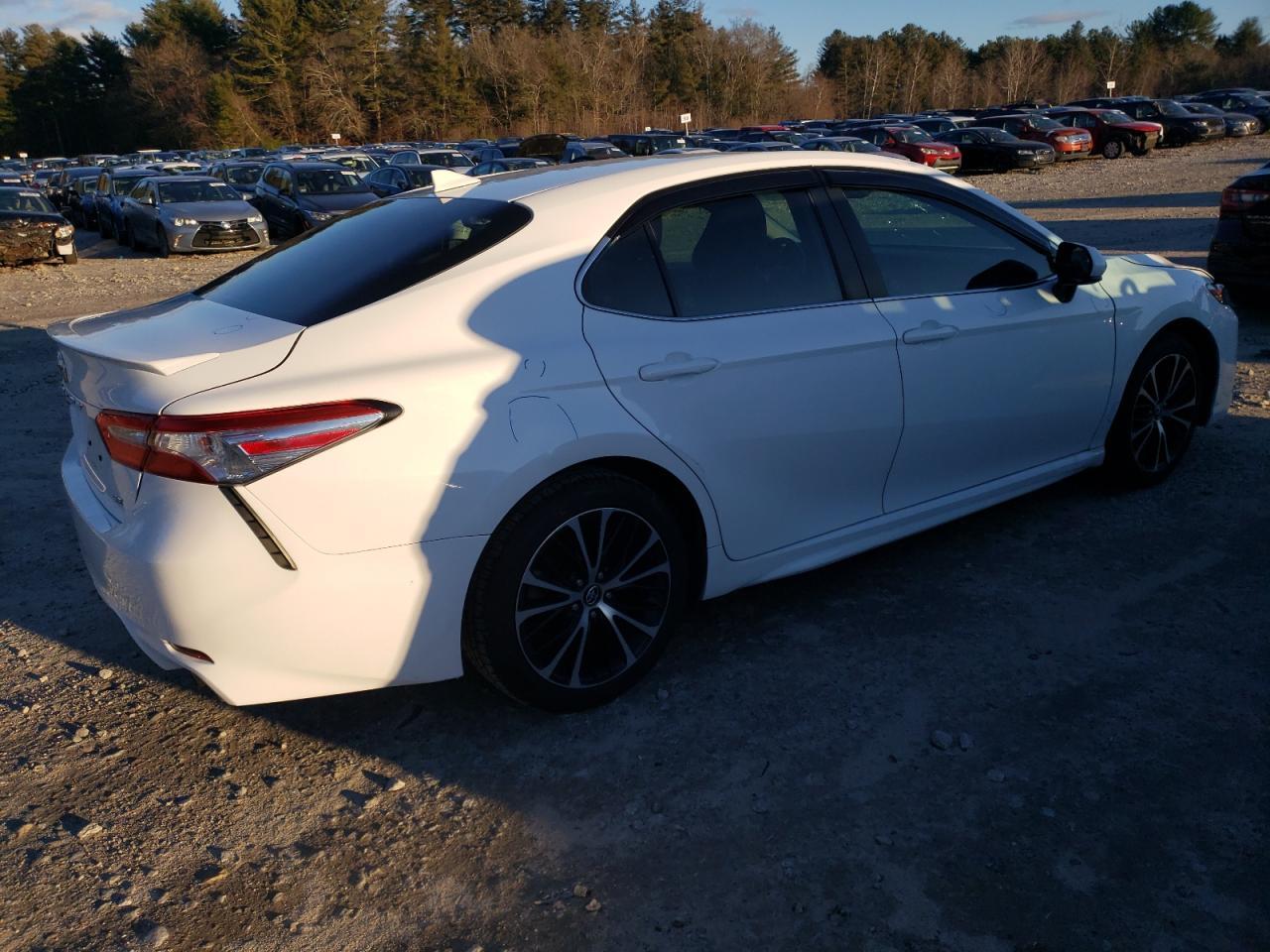 2020 TOYOTA CAMRY SE - Image 3