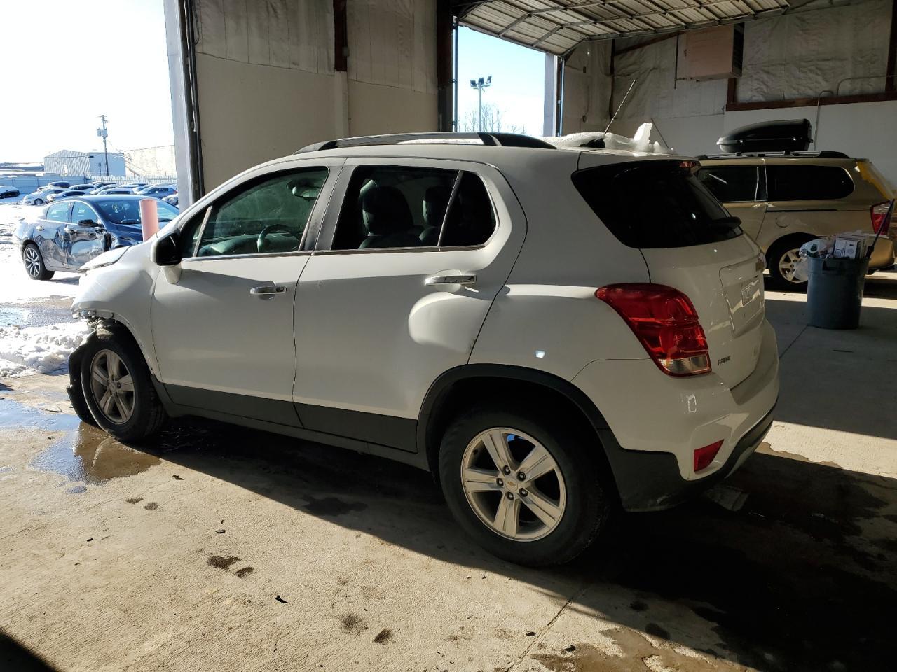 2019 CHEVROLET TRAX 1LT - Фото 2