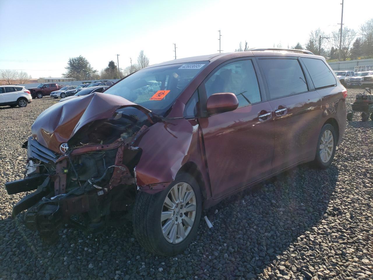 2015 TOYOTA SIENNA XLE