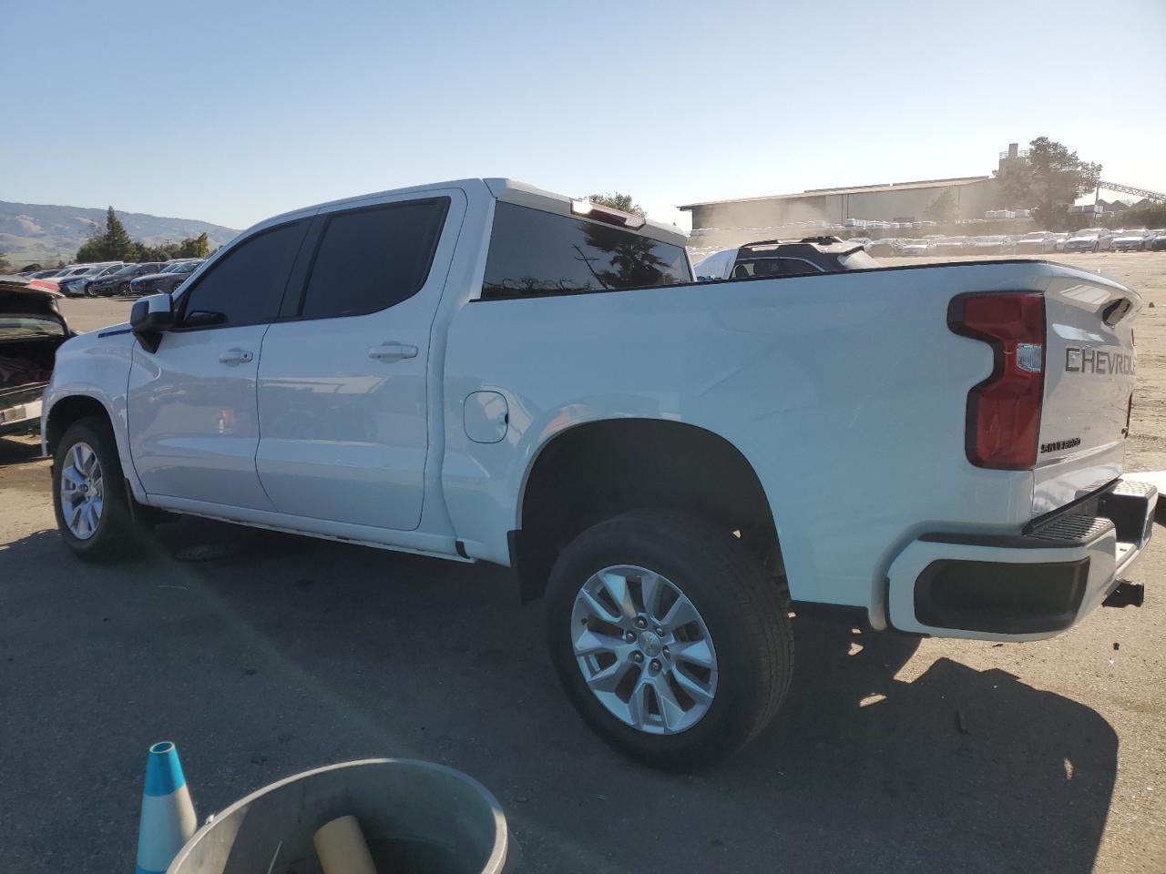 2021 CHEVROLET SILVERADO - Фото 2