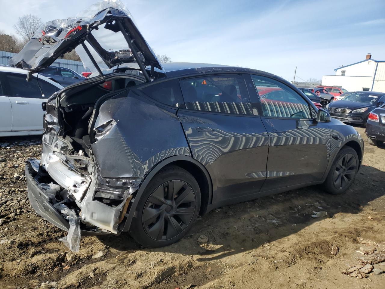 2025 TESLA MODEL Y - Image 3