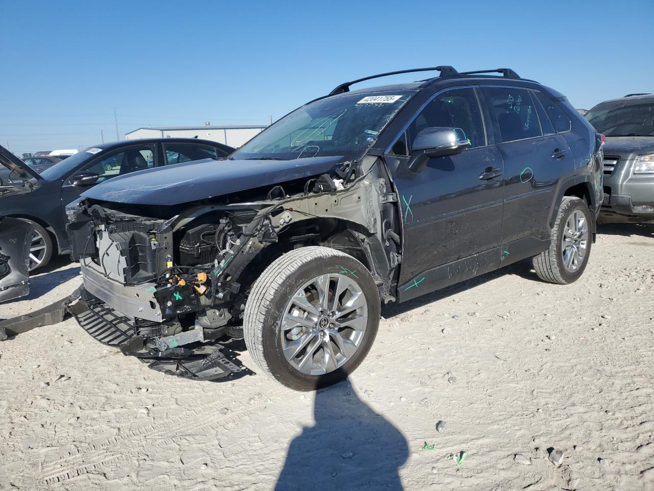 2024 TOYOTA RAV4 XLE P