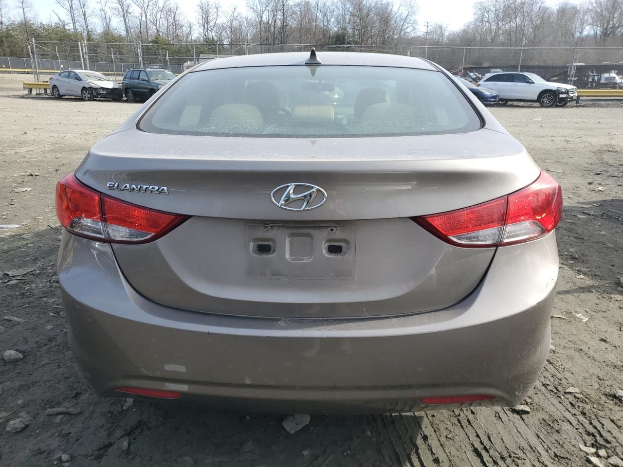 2013 HYUNDAI ELANTRA GL - Image 6