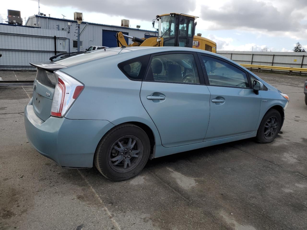 2015 TOYOTA PRIUS - Фото 3