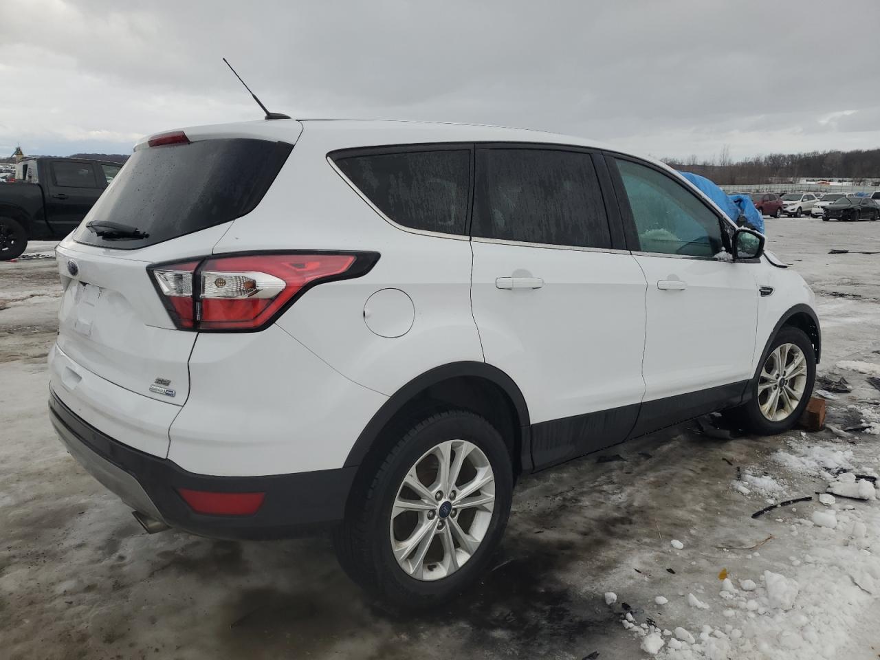 2017 FORD ESCAPE SE - Image 3