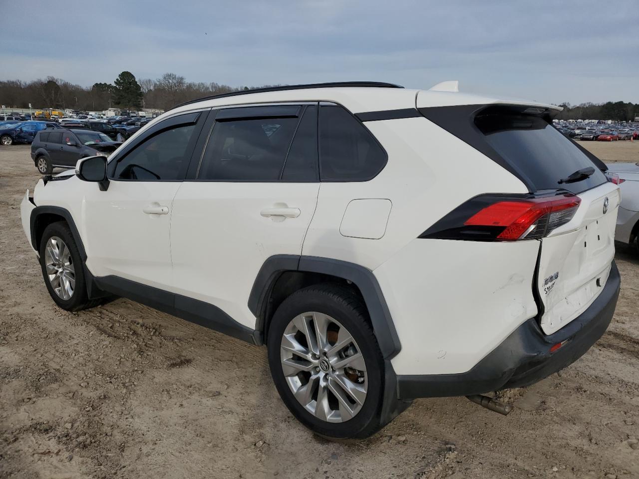 2019 TOYOTA RAV4 XLE P - Фото 2