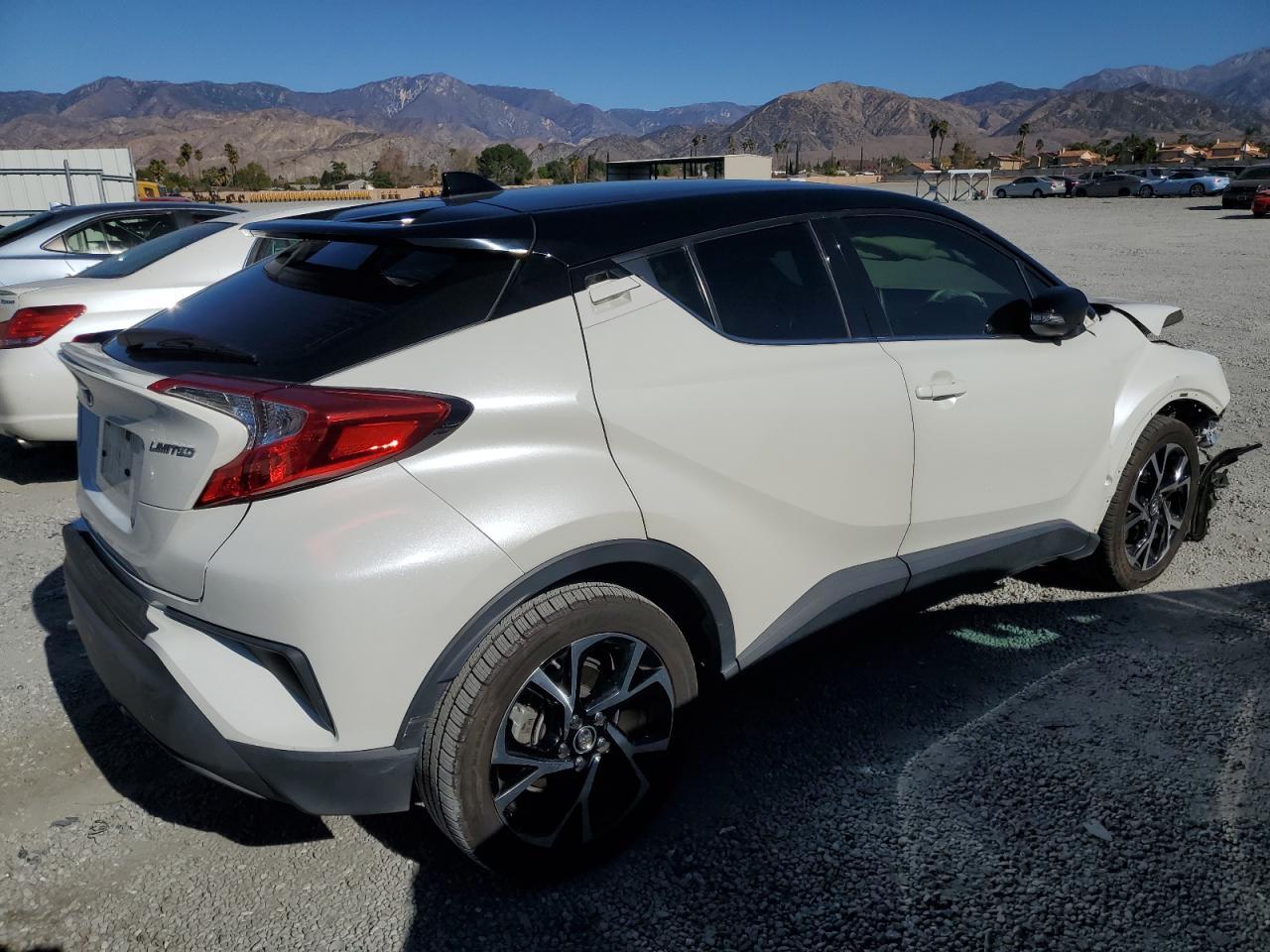 2019 TOYOTA C-HR XLE - Фото 3